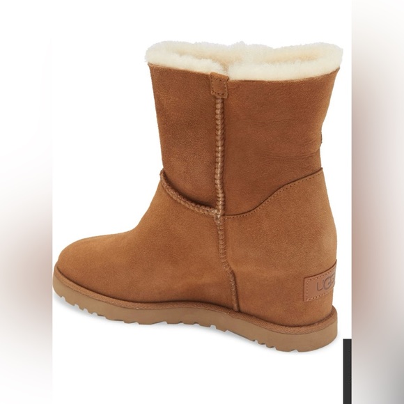 UGG Classic Femme Toggle Wedge Boot Size 9.5 - Picture 2 of 5